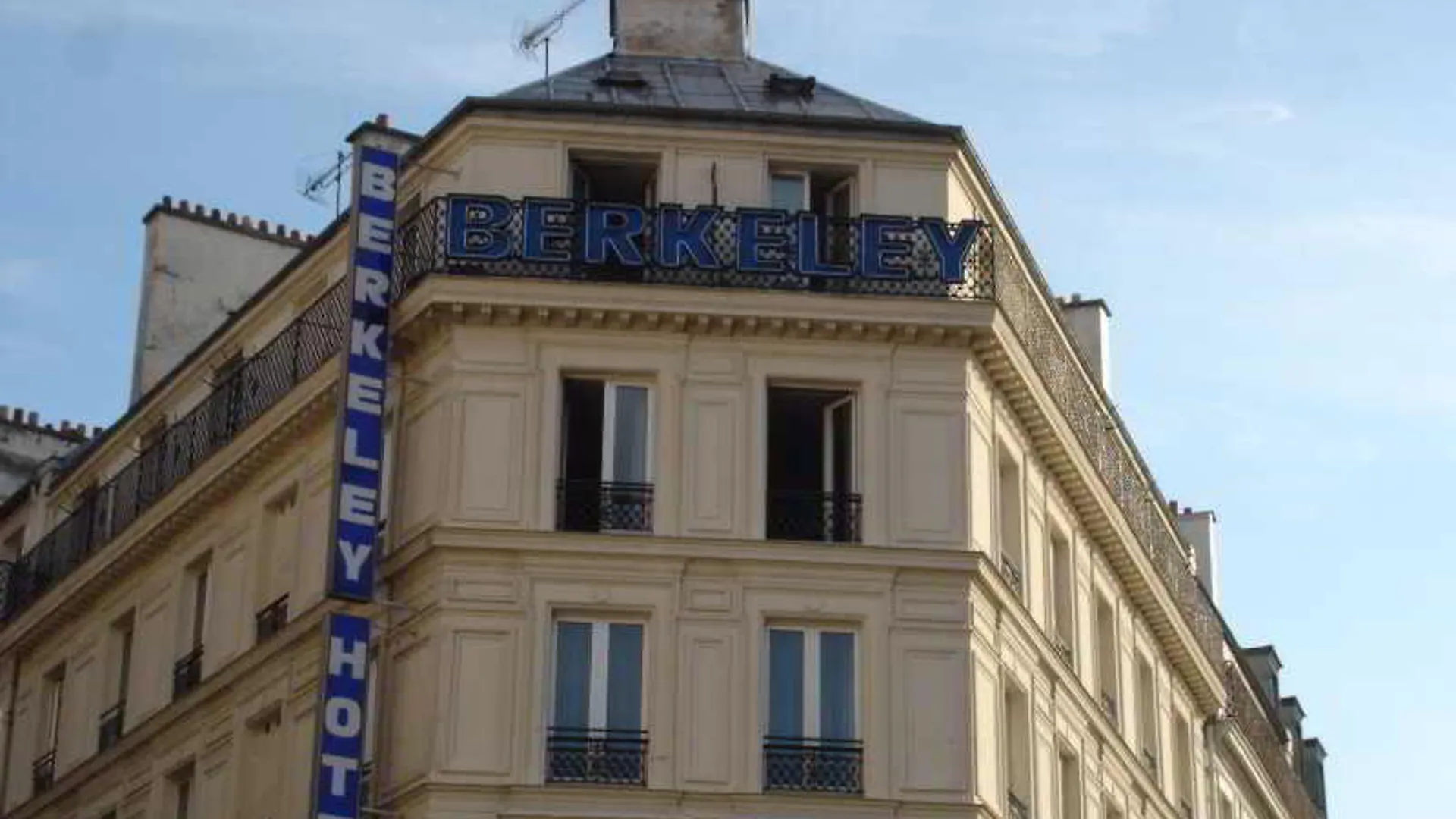 Berkeley Hotel 3*